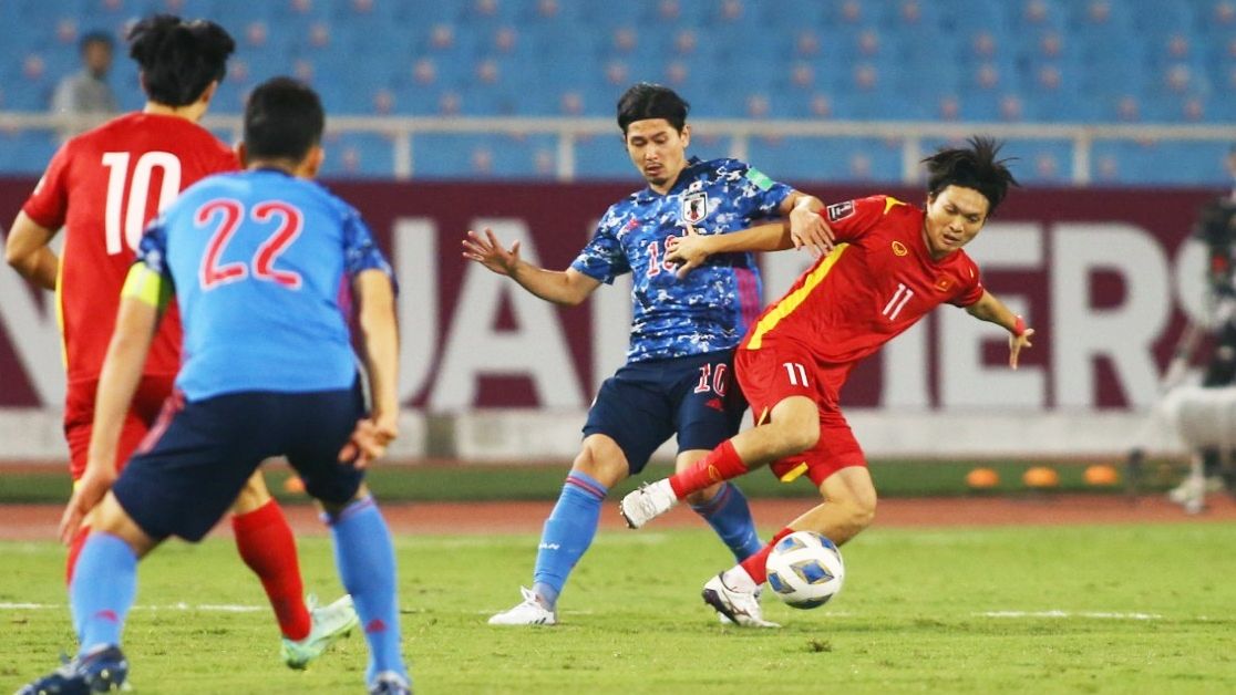 Nguyen Tuan Anh Takumi Minamino Vietnam vs Japan 2022 WCQ