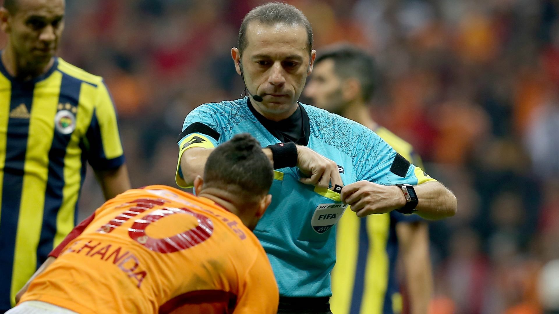 Cuneyt Cakir Younes Belhanda