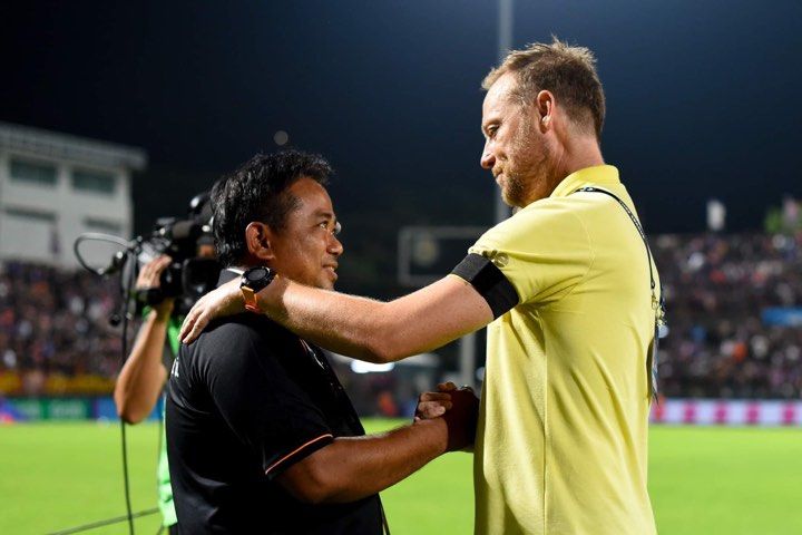 มาโน โพลกิ้ง - จเด็จ มีลาภ