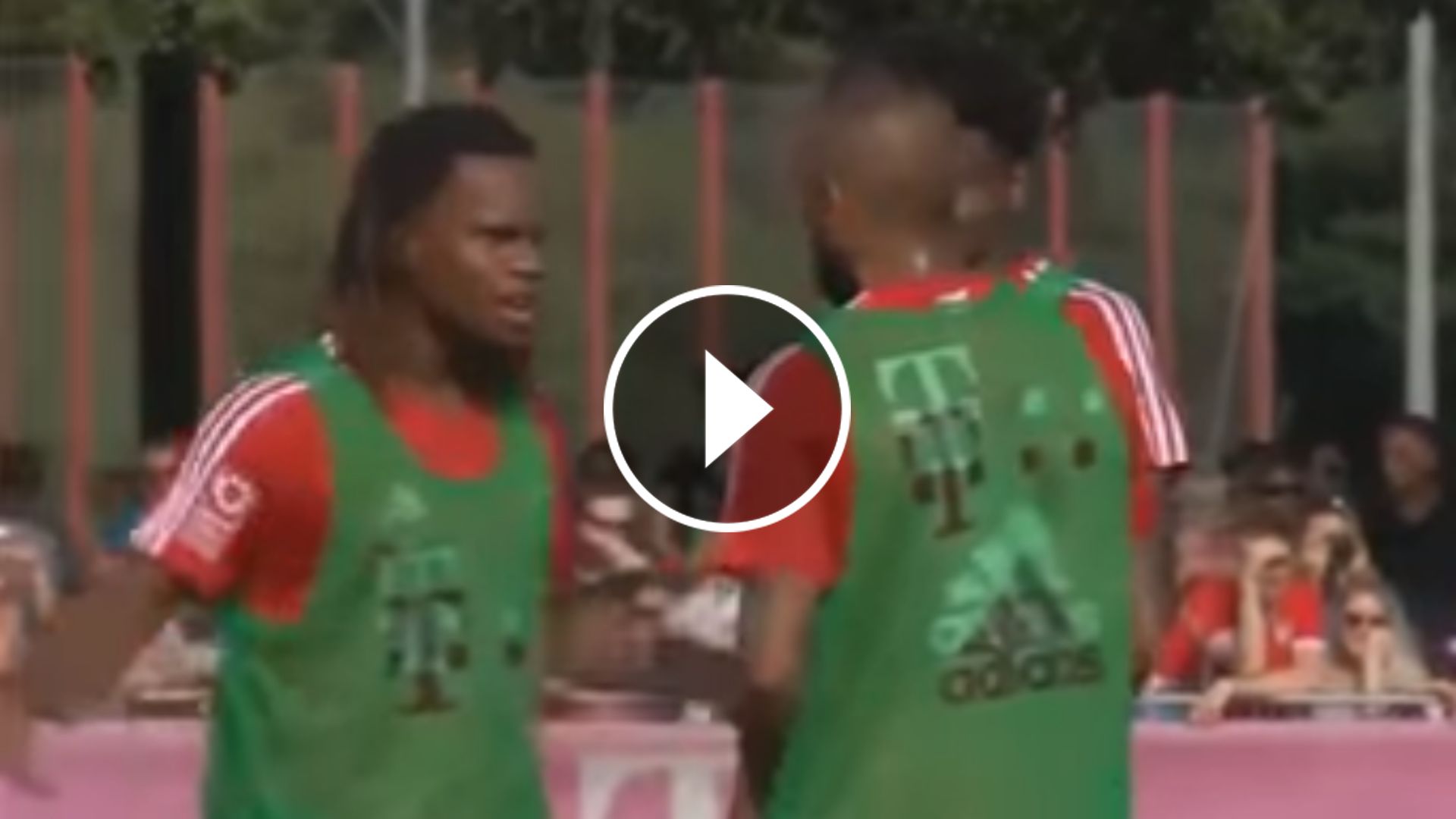 play Arturo Vidal y Renato Sanches, bromas