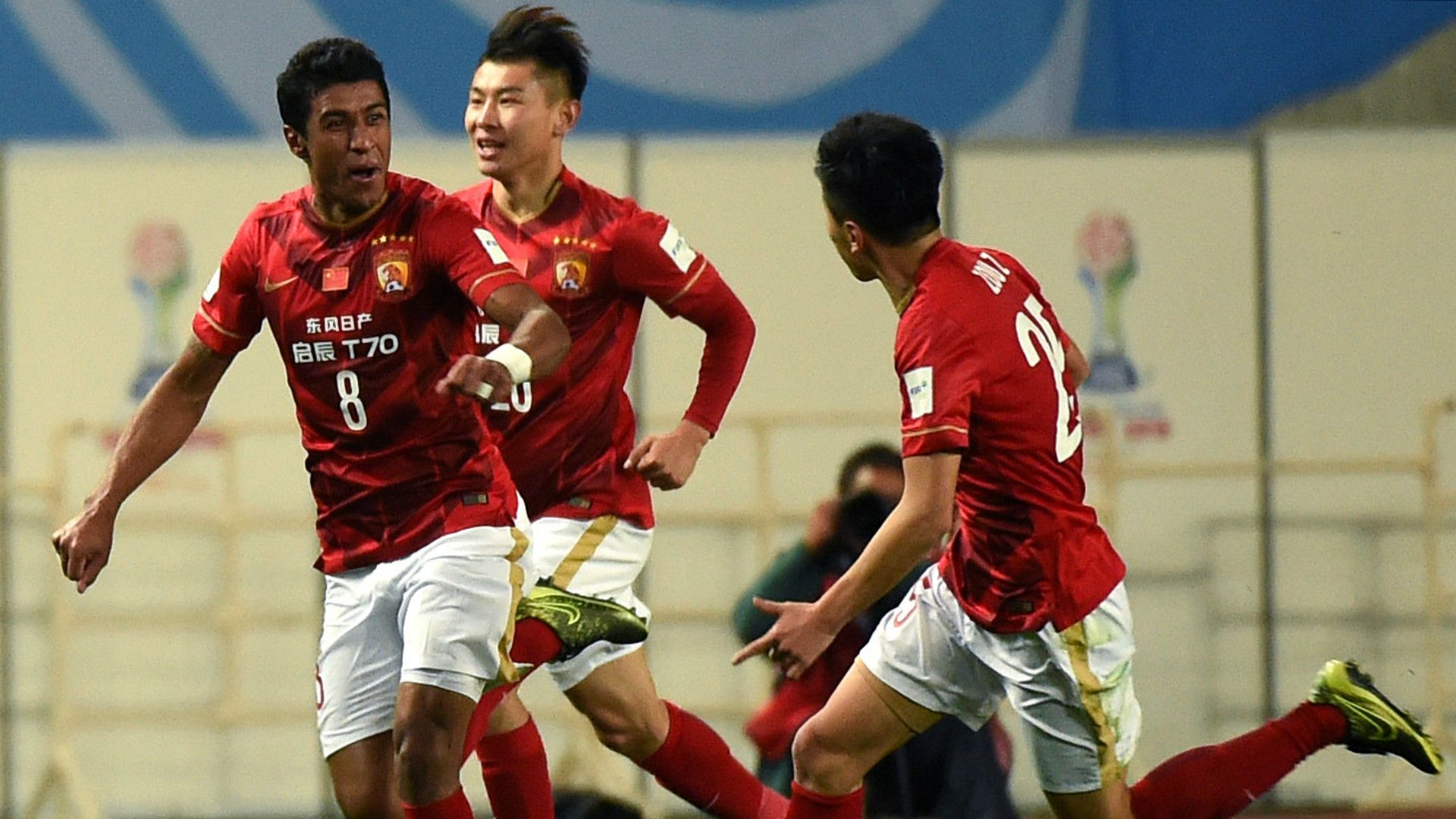 Paulinho - Guangzhou Evergrande - 13/12/2015