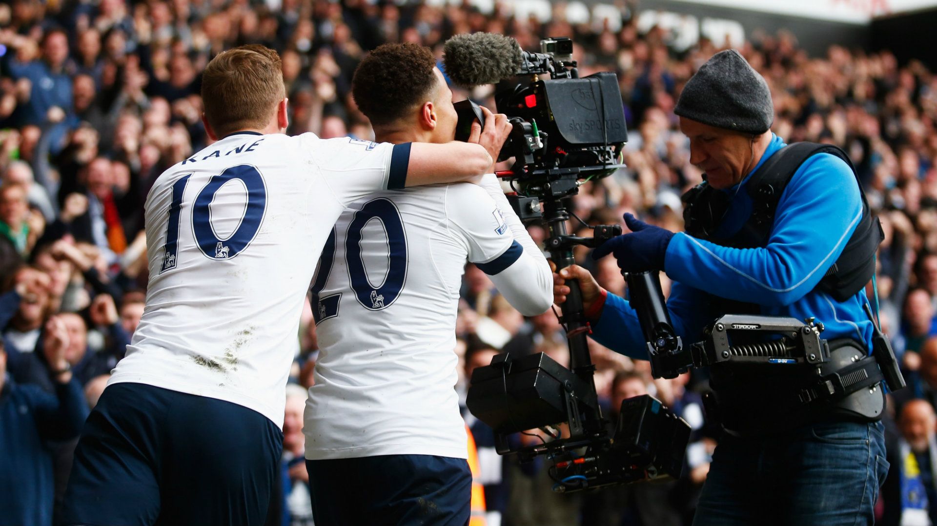 Harry Kane, Dele Alli, Tottenham, TV camera, 2017