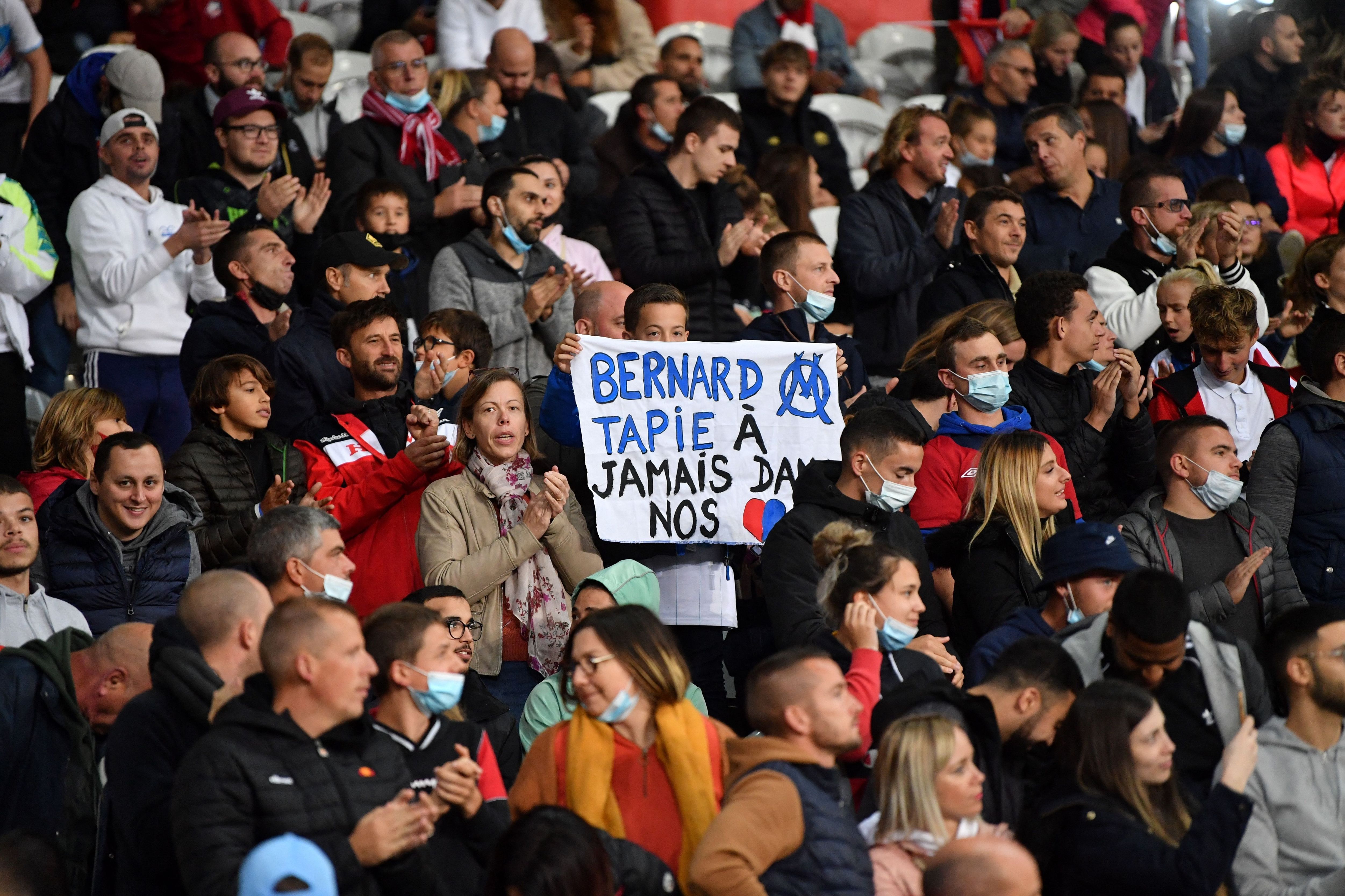 Hommage à Tapie lors de Lille-OM.
