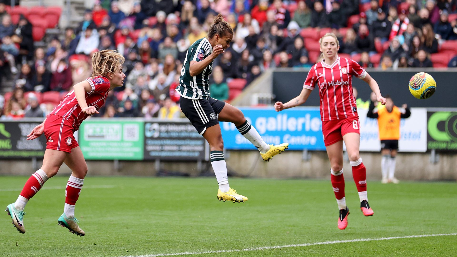 Nikita Parris Man Utd