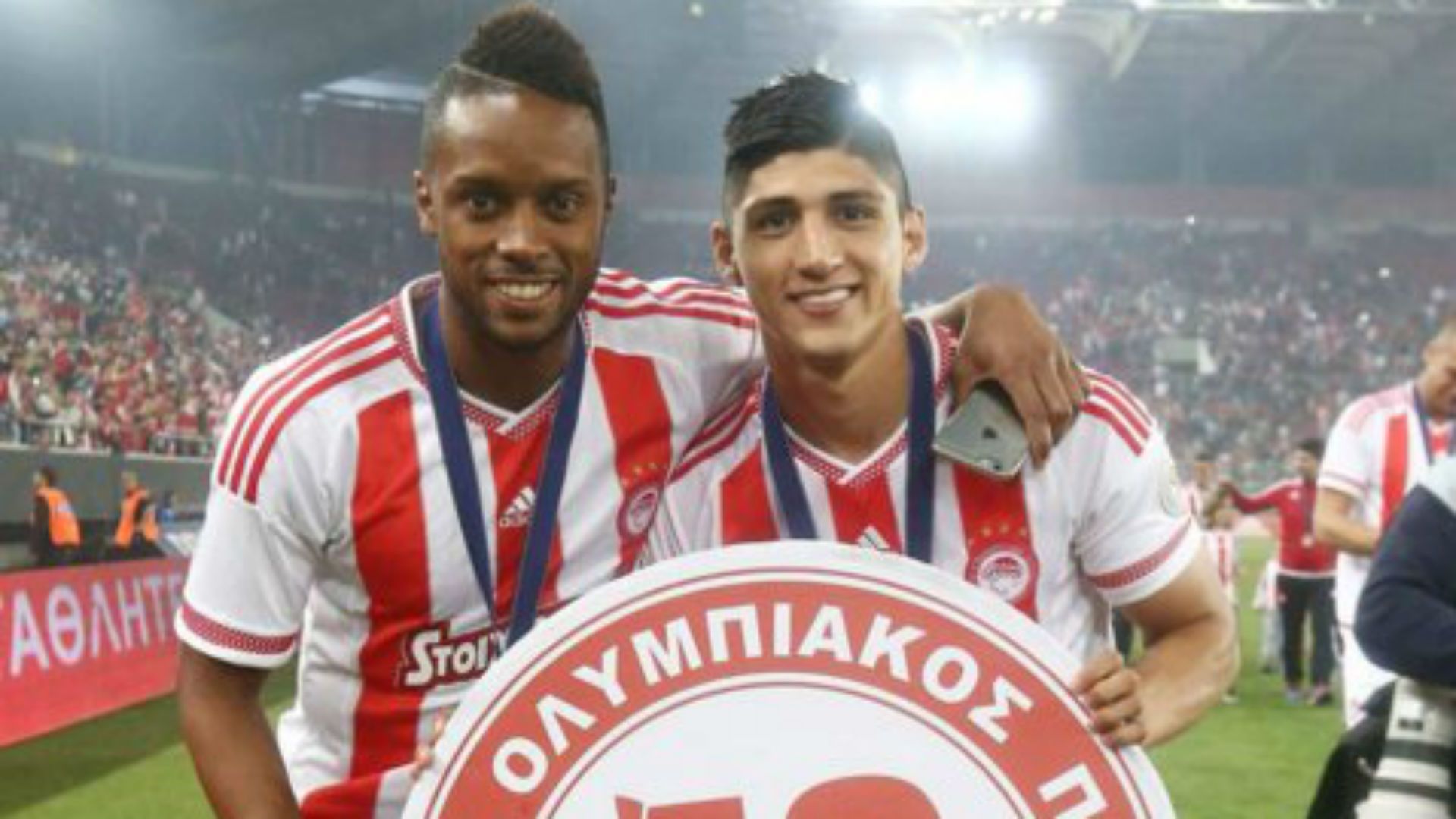 Alan Pulido Olympiacos Grecia Champion