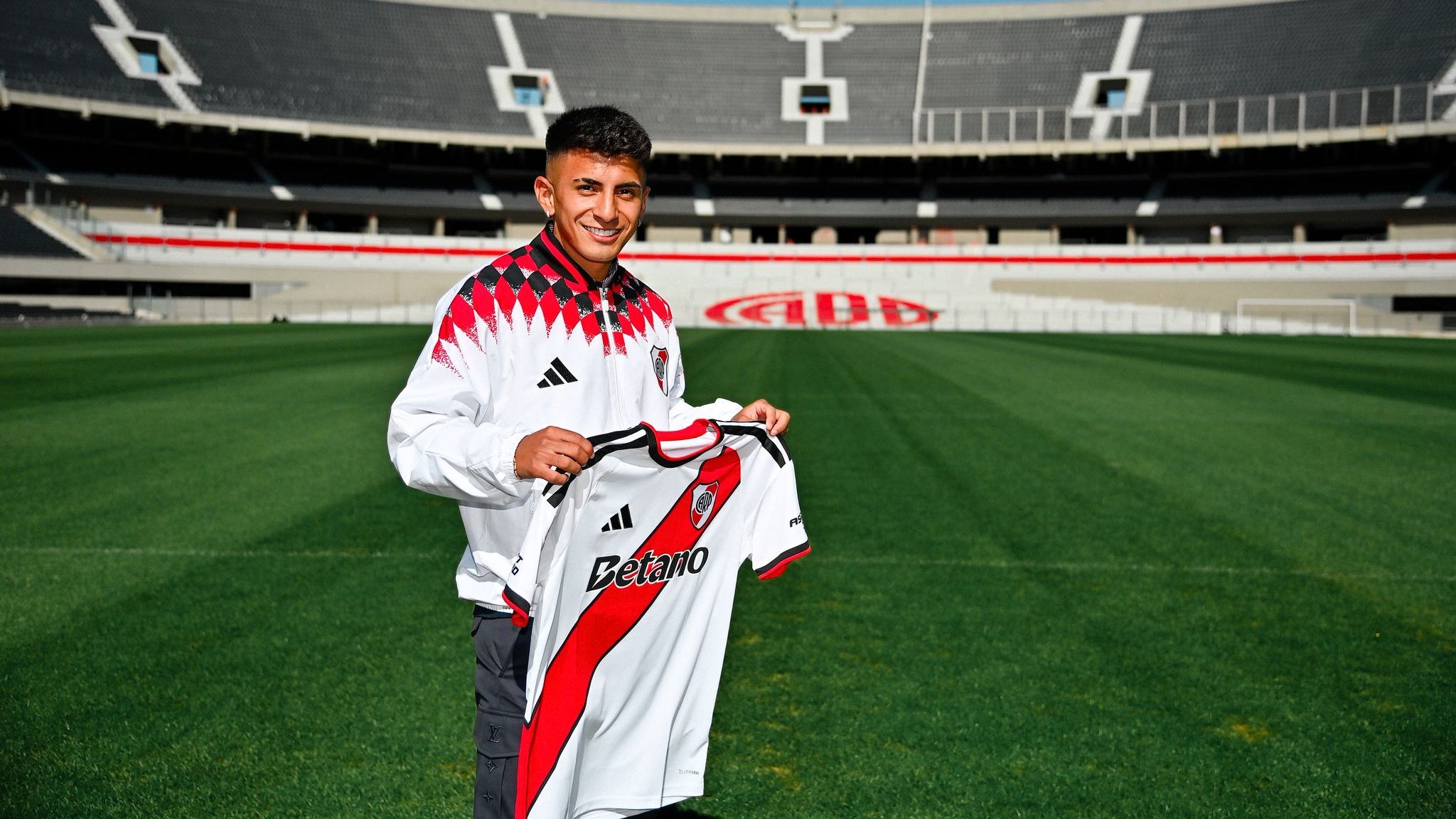 Thiago Almada River Plate 2026