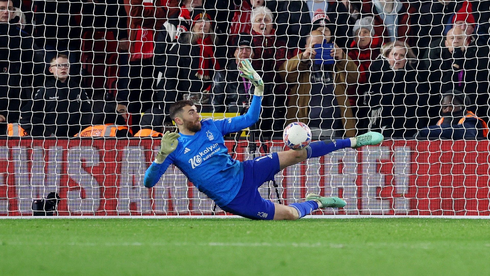 Turner save Nottingham Forrest