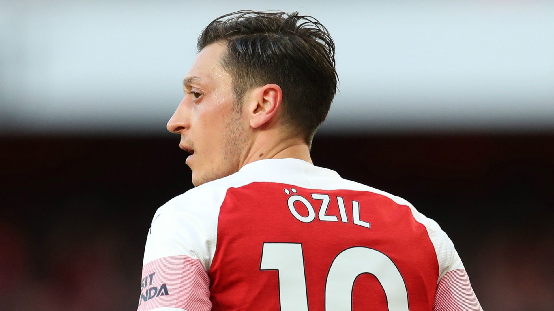 アーセナル　エジル Arsenal 彼の血はアーセナルの赤」エジル代理人、愛するクラブ残留を明言