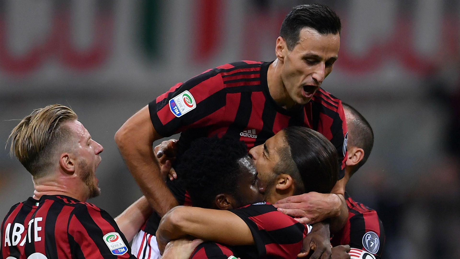 Milan celebrating Milan SPAL Serie A