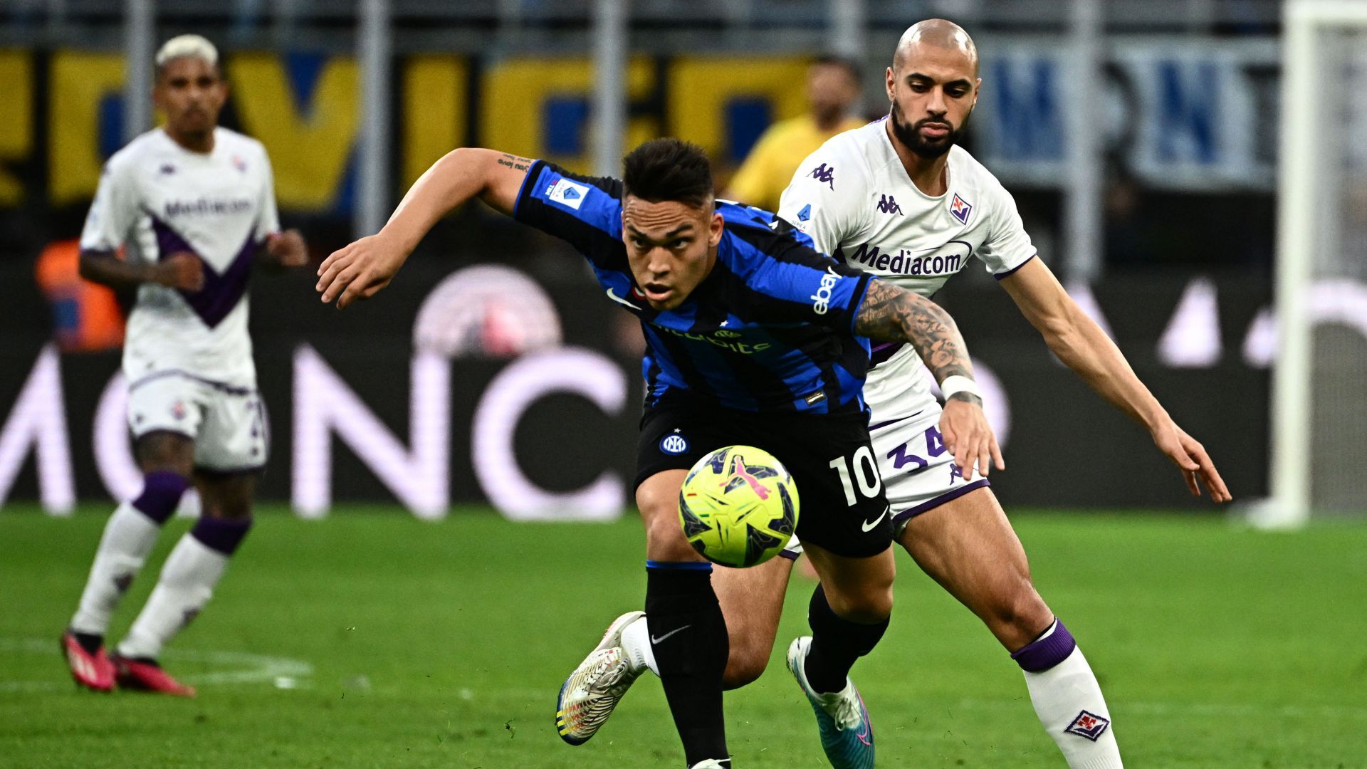 Lautaro Martinez Sofyan Amrabat Inter Fiorentina Serie A
