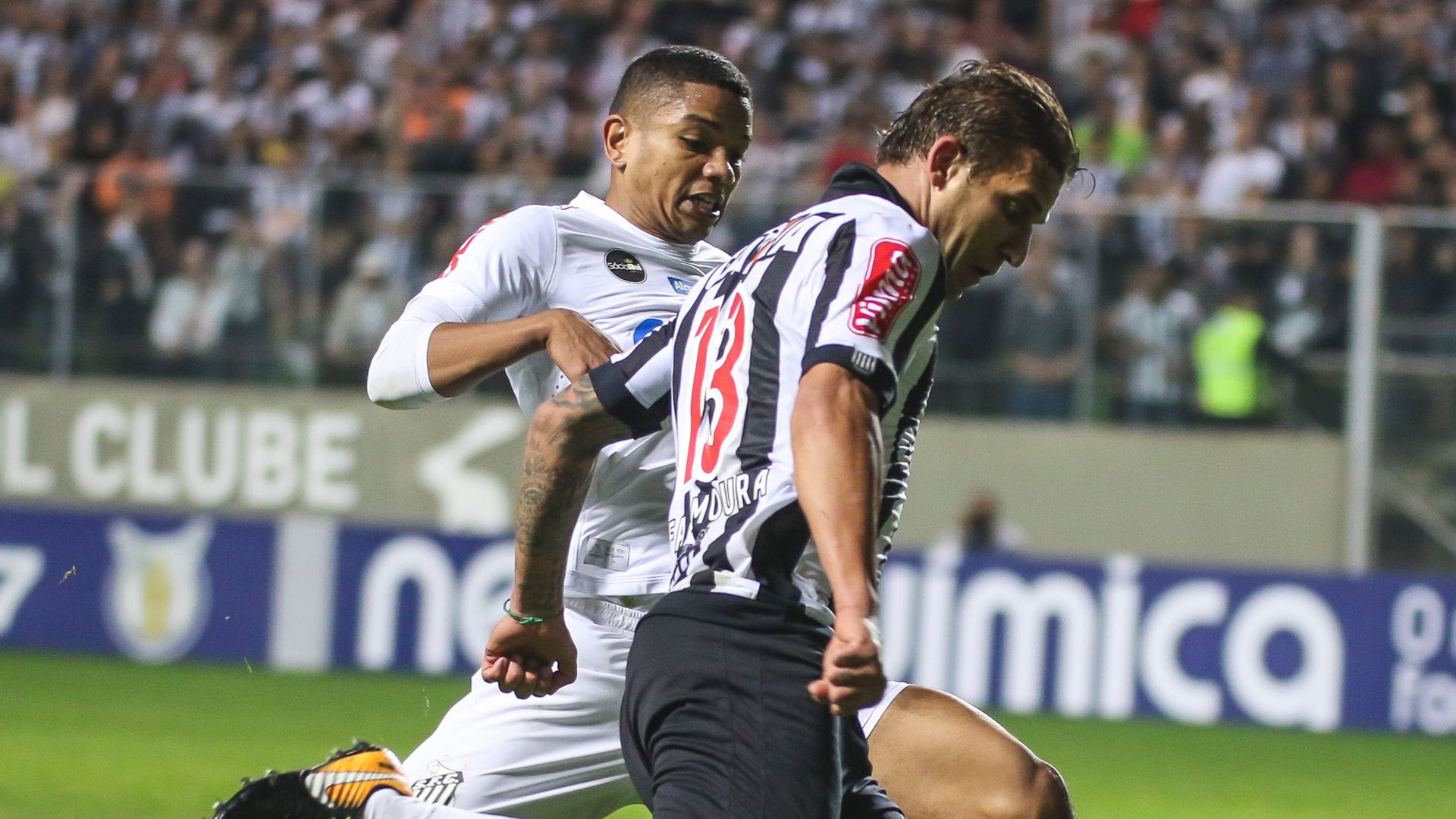 Rafael Moura David Braz Atletico-MG Santos Brasileirao Serie A 12072017