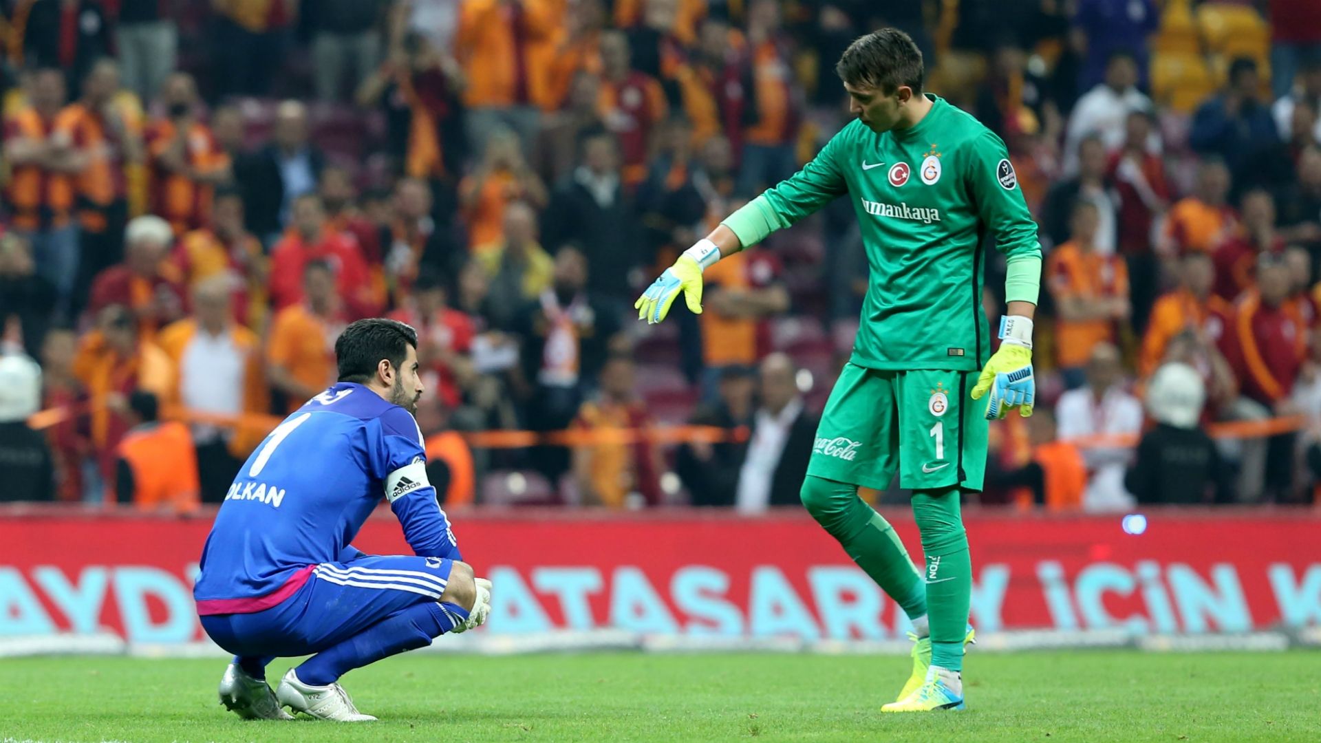 Volkan Demirel Fernando Muslera Fenerbahce Galatasaray