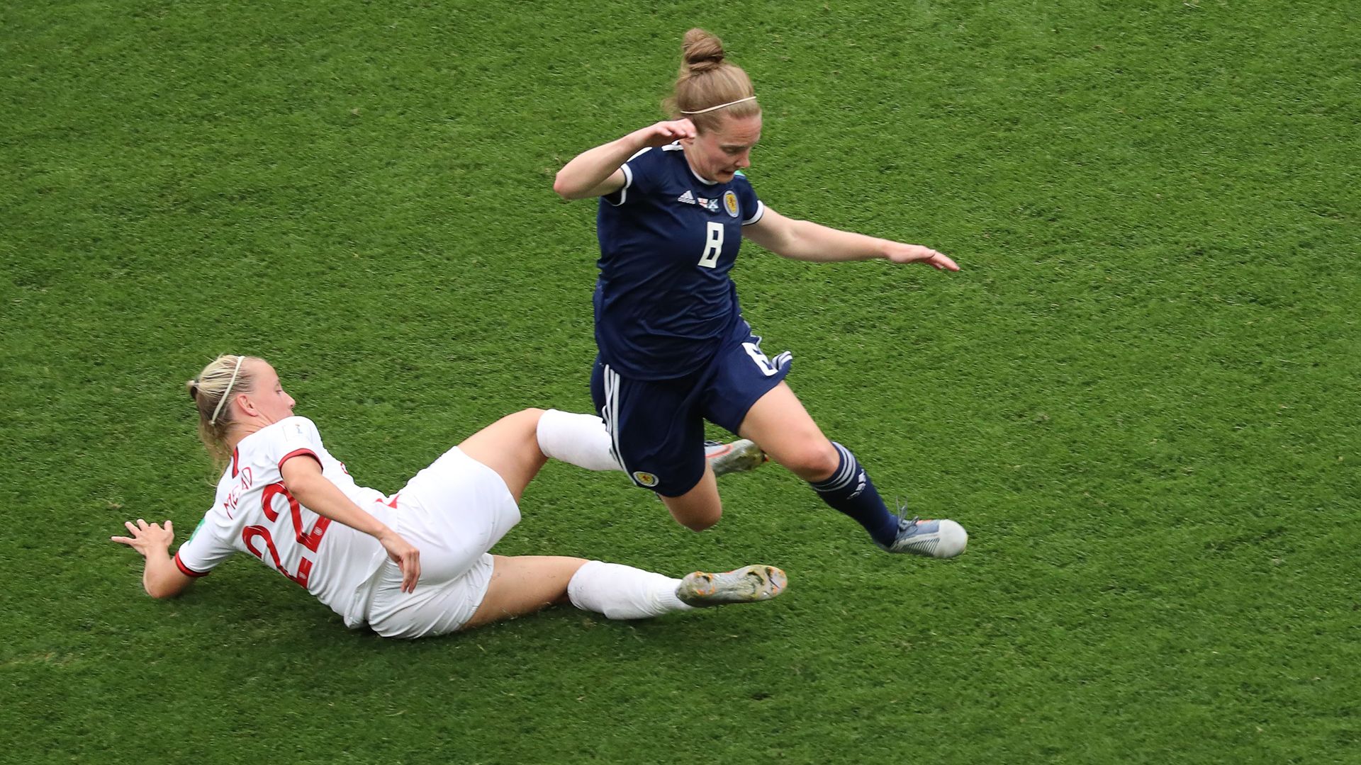 Kim Little Beth Mead Scotland England 2019