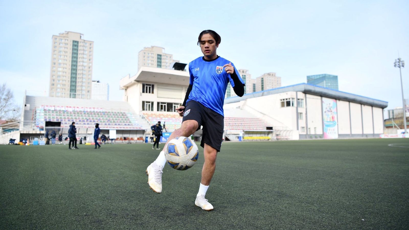 โอเว่น ชาลี บัวพิศ