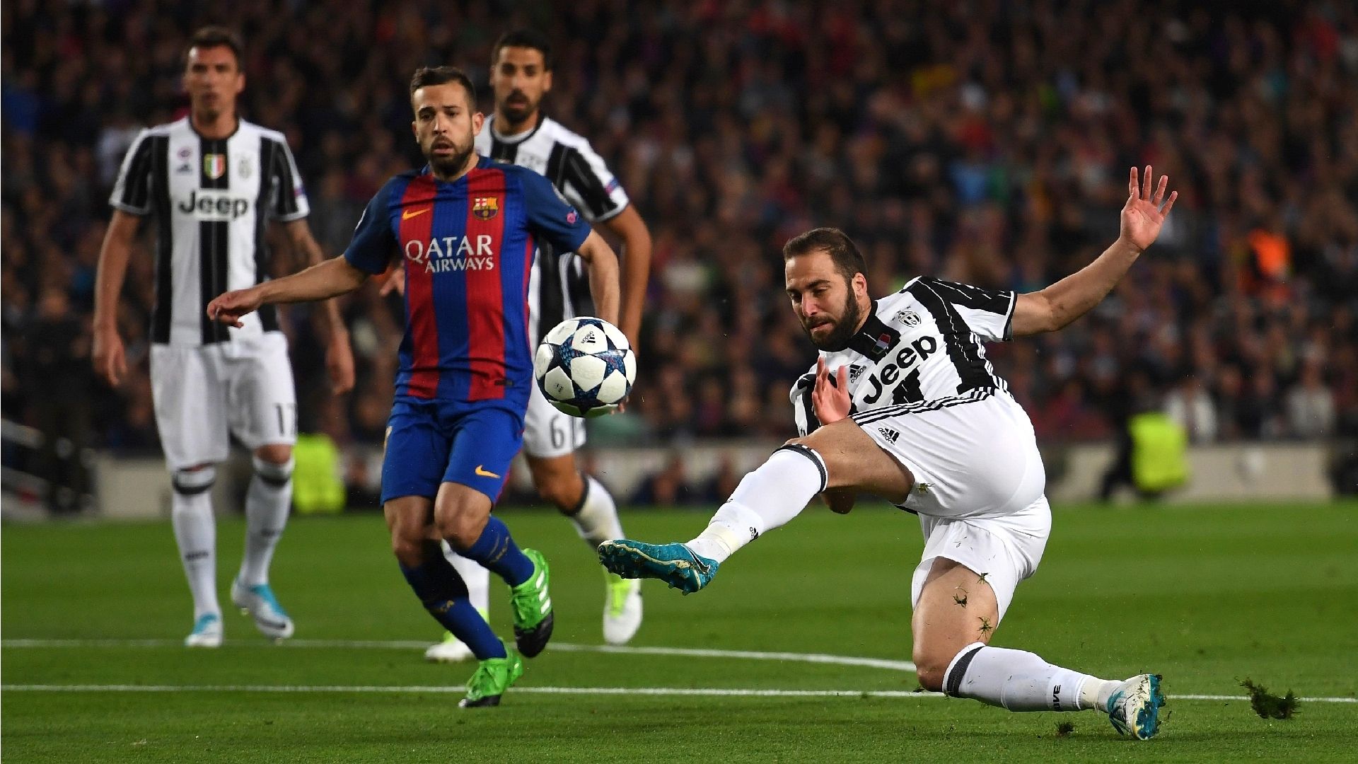 Gonzalo Higuain Jordi Alba Barcelona Juventus UCL 19042017