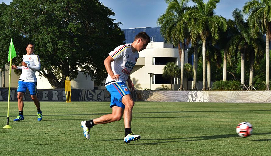 Santiago Arias entrenamiento Colombia en Miami