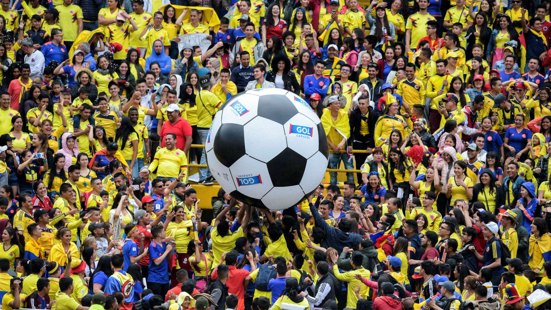 colombia - bogota fans - 06072018