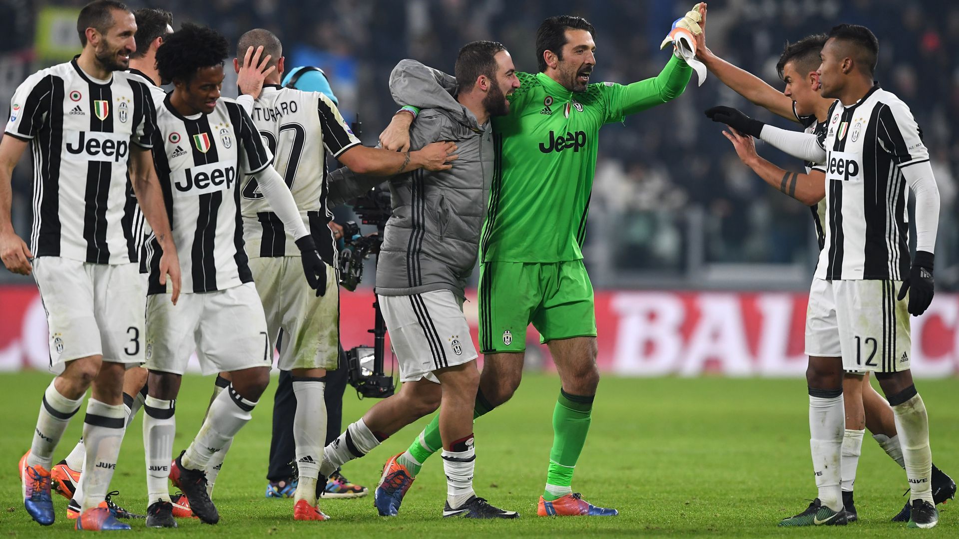 Juventus celebrating vs Roma