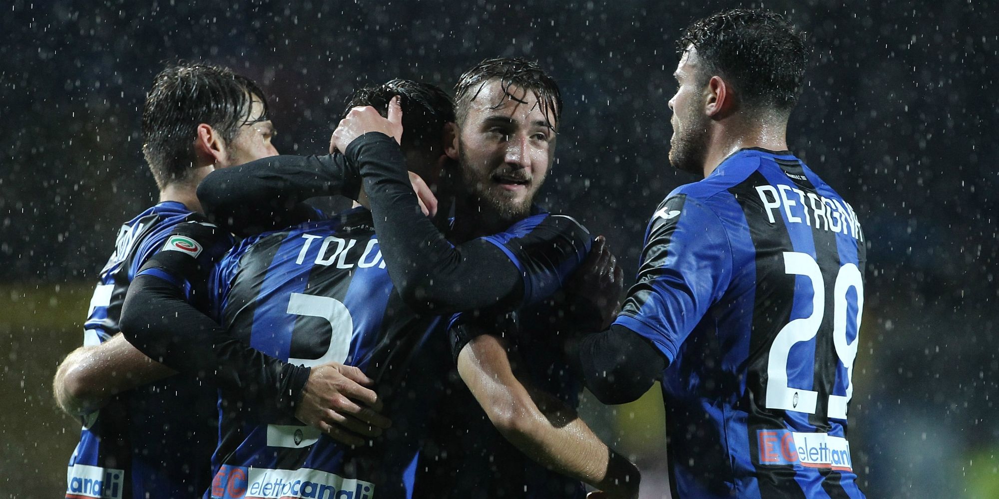 Atalanta celebrating Atalanta SPAL Serie A