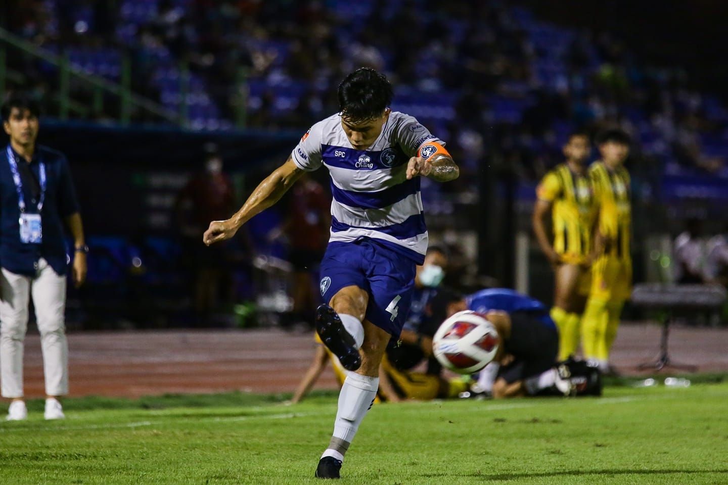 ศุภนันท์ บุรีรัตน์ 