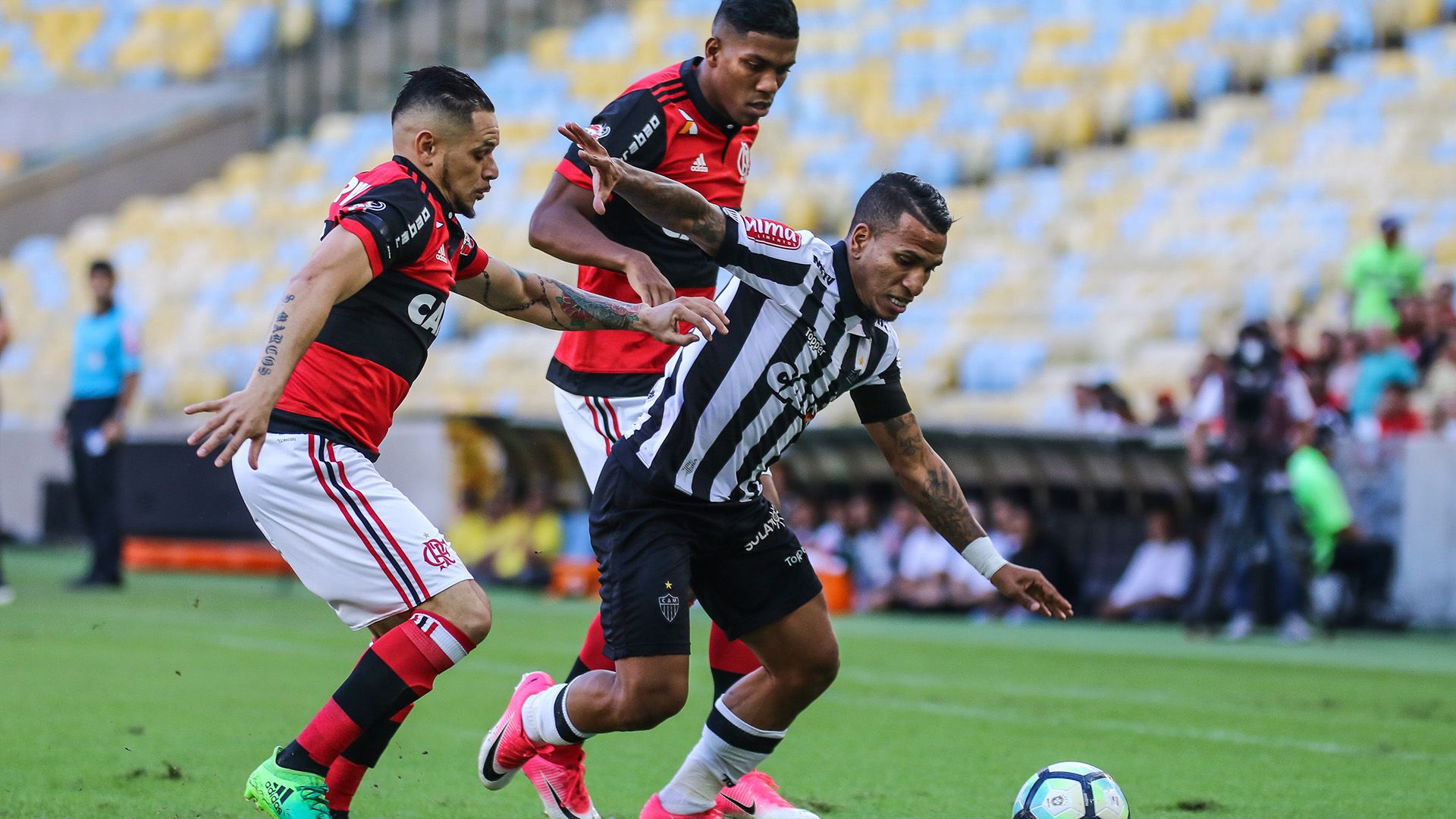 Para Orlando Berrio Romulo Otero Flamengo Atletico-MG Brasileirao Serie A 13052017