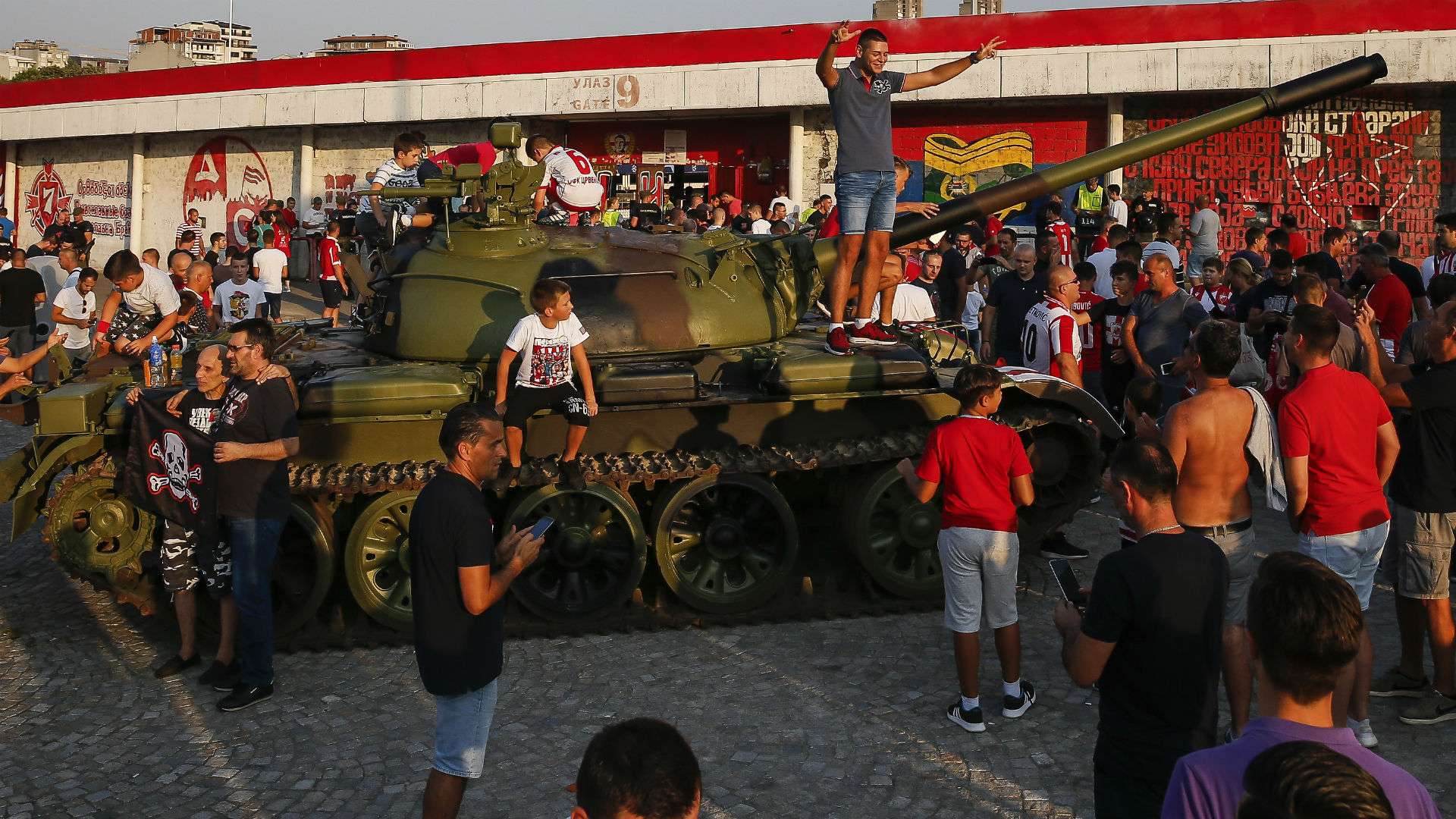 Estrela Vermelha tanque Champions League 27 08 2019