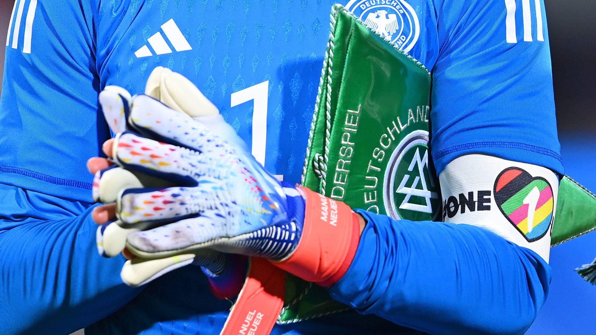 GER ONLY Manuel Neuer One Love