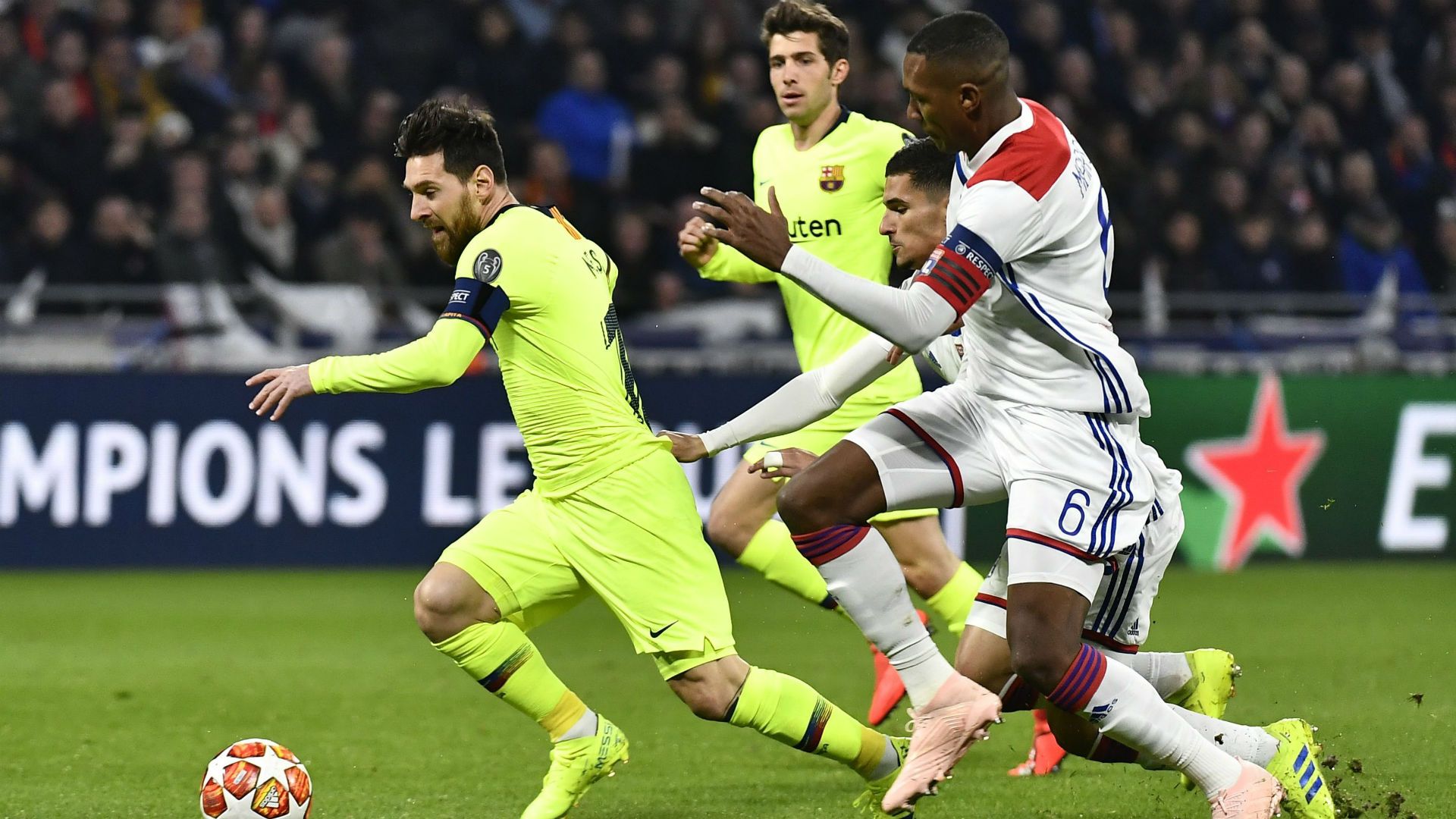 Lionel Messi Houssem Aouar Lyon barcelona Champions League 19022019
