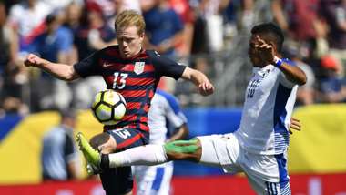 Dax McCarty Ismael Diaz USA Panama Gold Cup