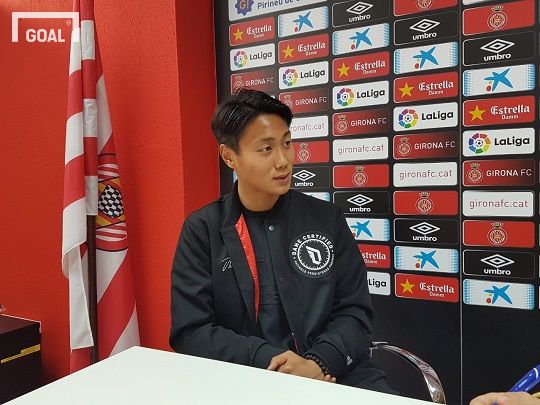 (현지시간 15일 지로나 홈구장에서 골닷컴과 만나 단독인터뷰를 갖고 있는 백승호. 사진=골닷컴 이성모 기자)