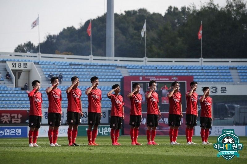 상주상무 거수경례