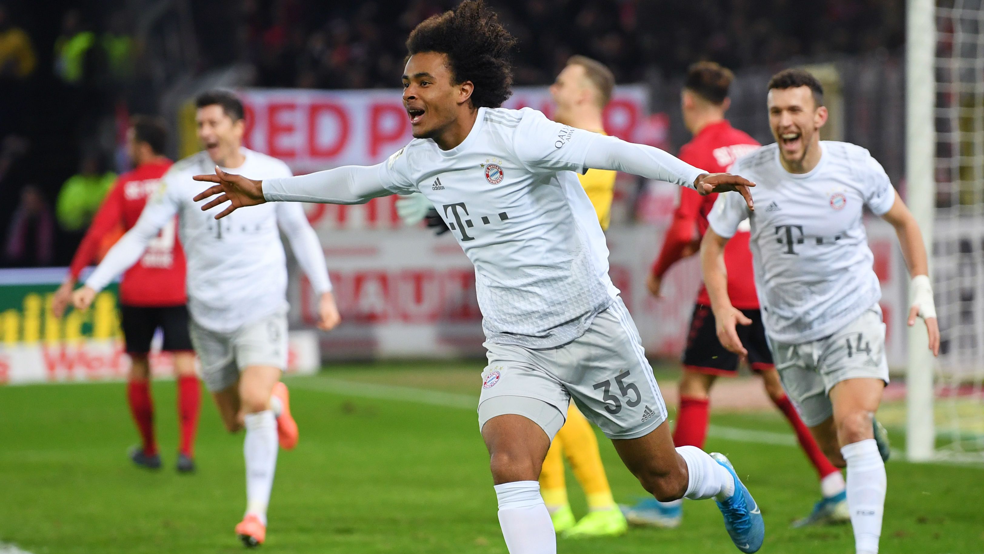 Joshua Zirkzee FC Bayern SC Freiburg