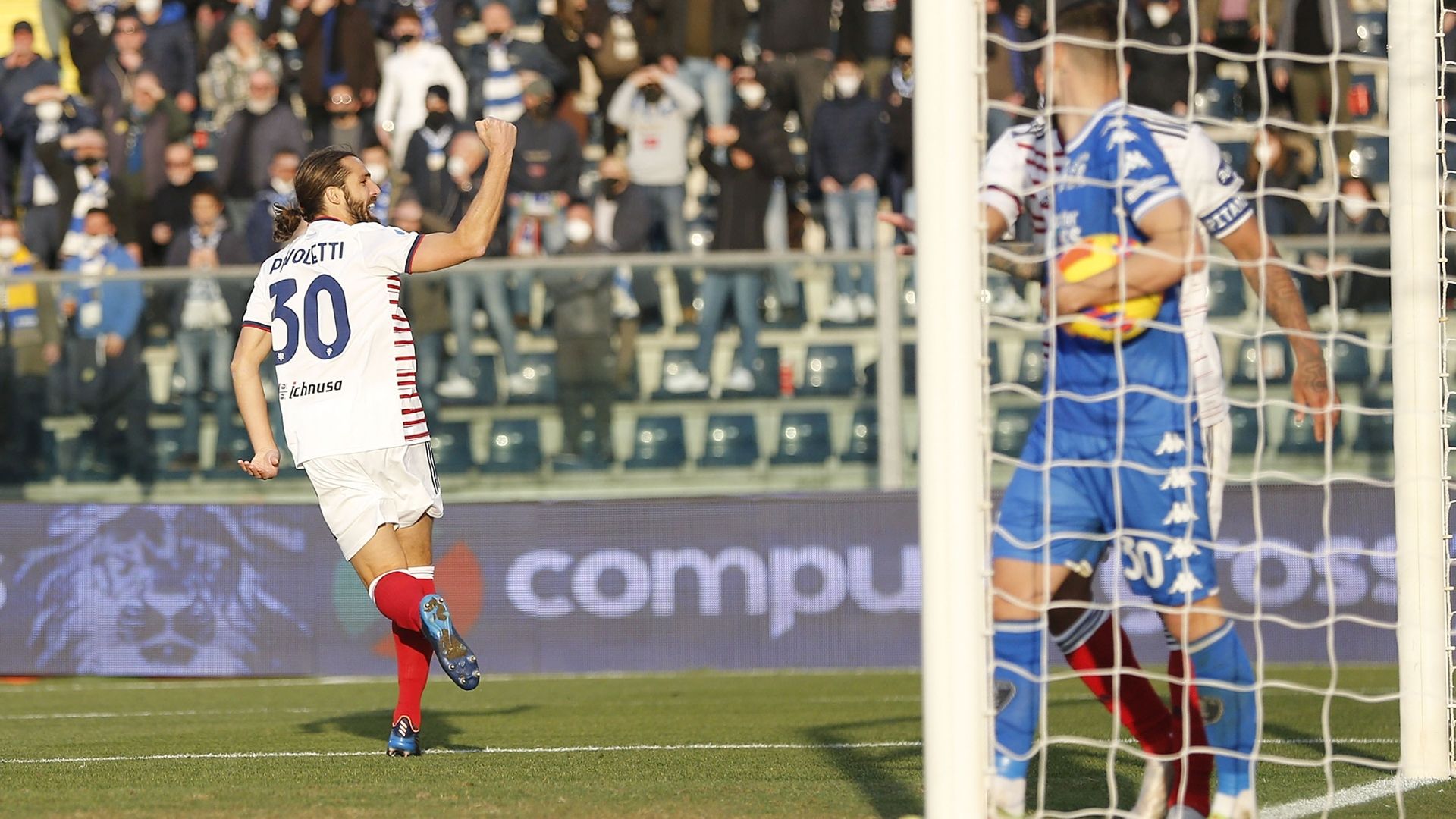 Pavoletti celebrating Empoli Cagliari