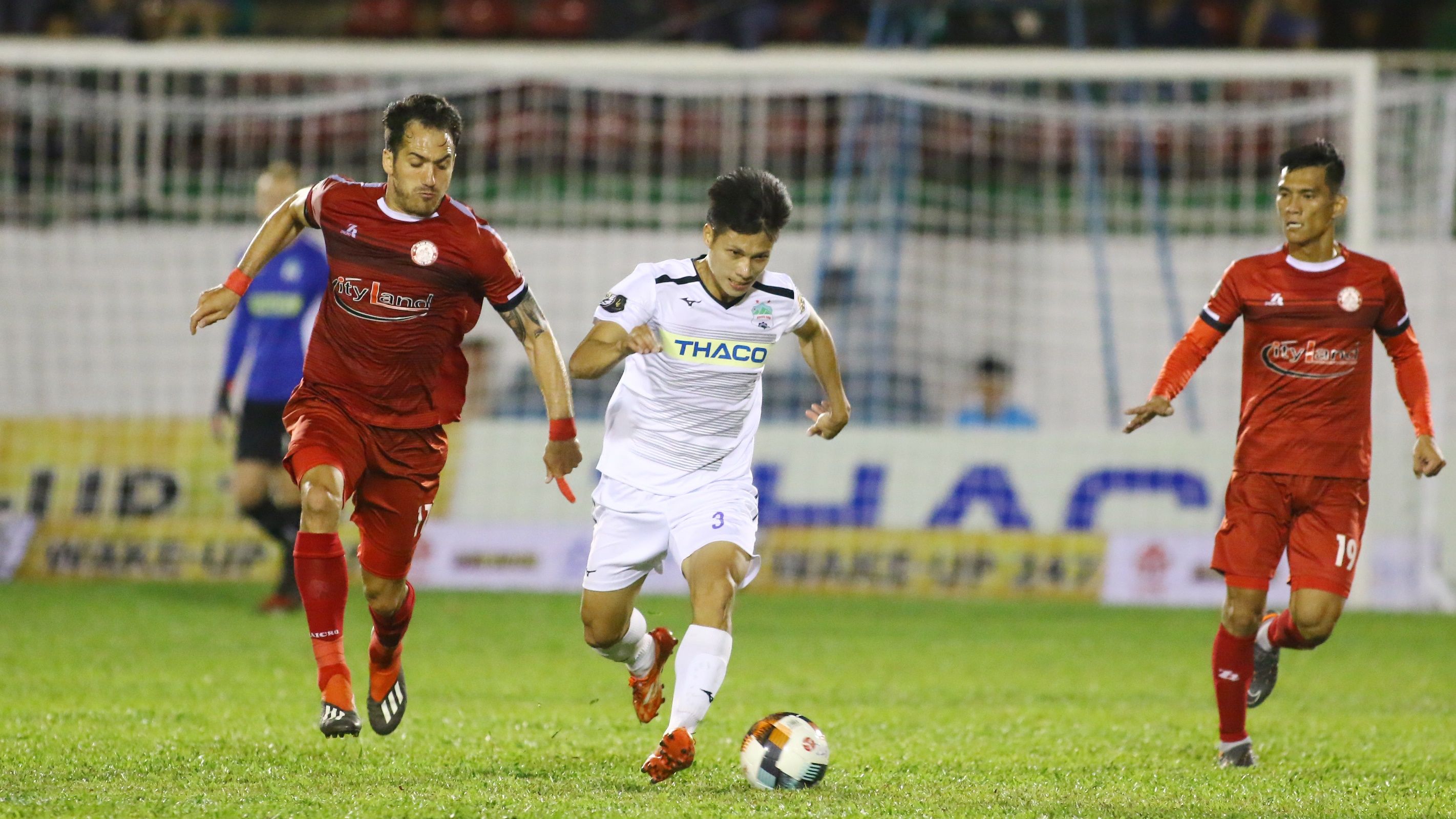 Matias Jadue vs Nguyen Huu Anh Tai HAGL Ho Chi Minh City V.League 2019