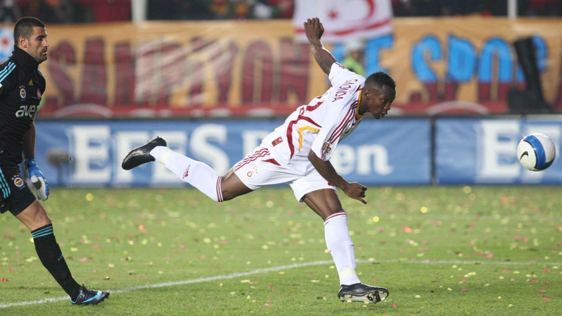 shabani-nonda-galatasaray-fenerbahce-2008