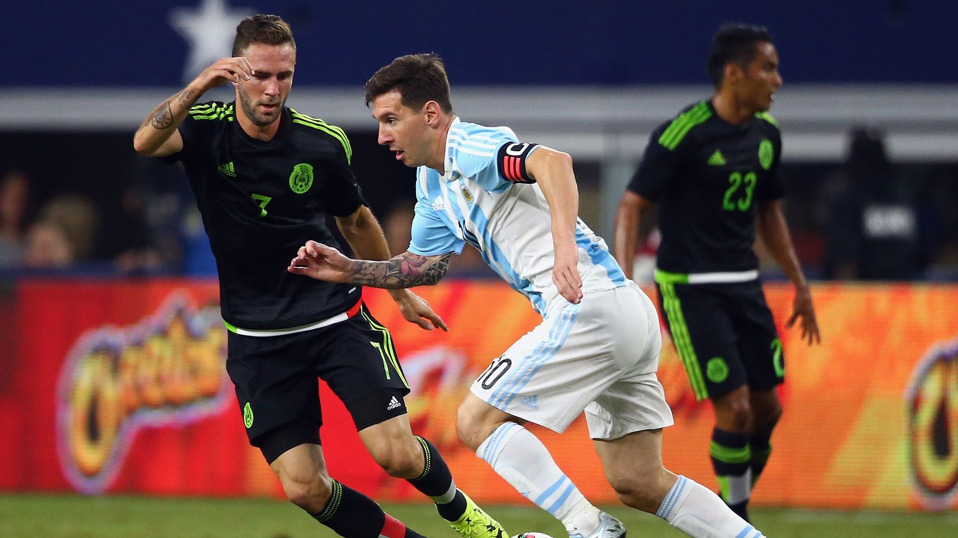 Lionel Messi Miguel Layun Argentina Mexico 09082015