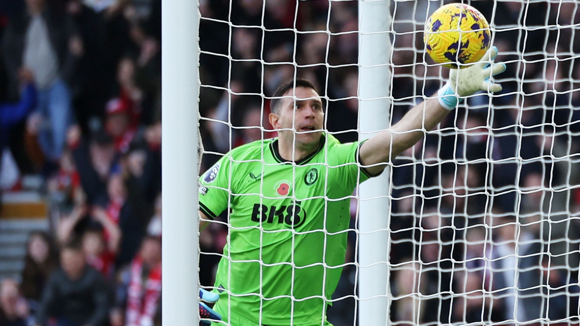 Emi Martinez Aston Villa Nottingham Forest 2023-24