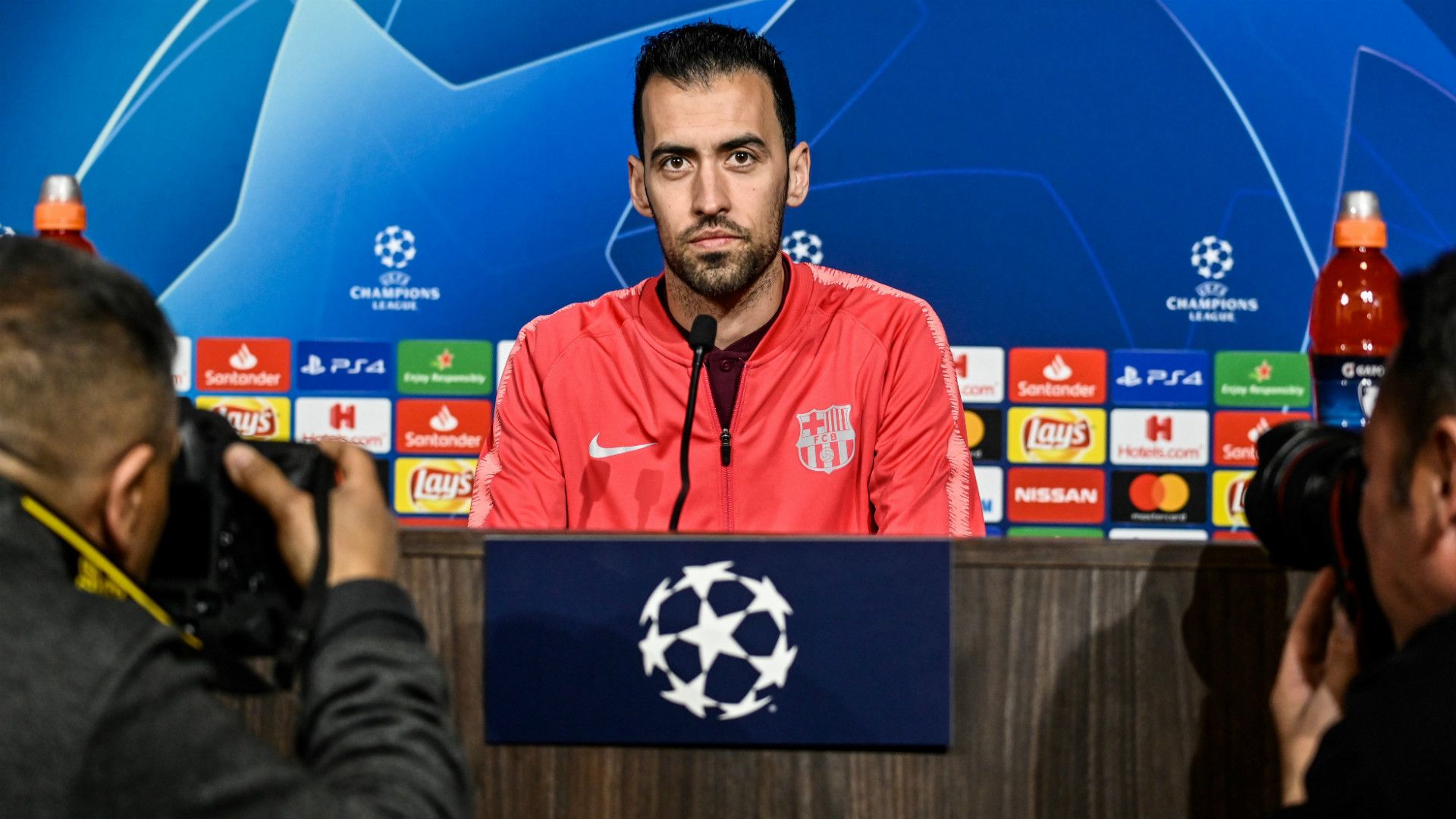 BUSQUETS LYON BARCELONA CHAMPIONS LEAGUE
