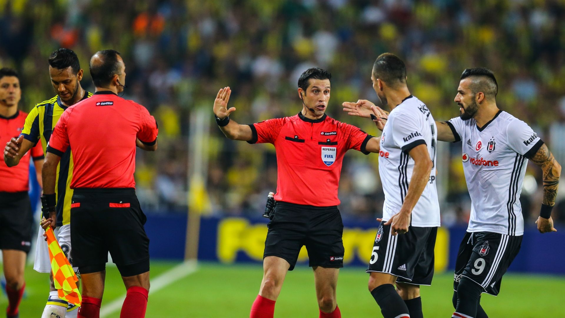 Ali Palabiyik Pepe Alvaro Negredo Fenerbahce Besiktas