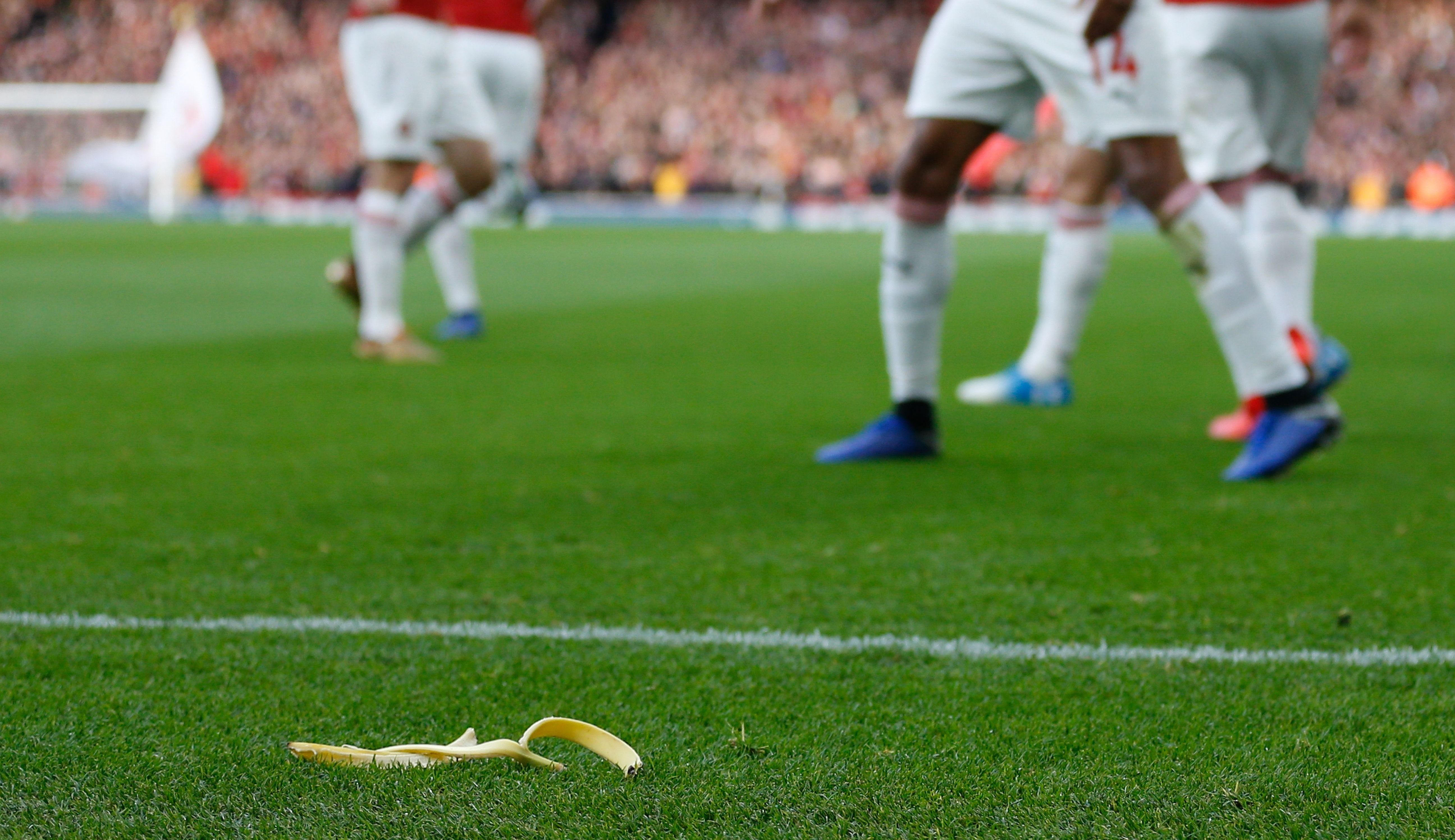 Tottenham fan threw babana's skin at Aubameyang