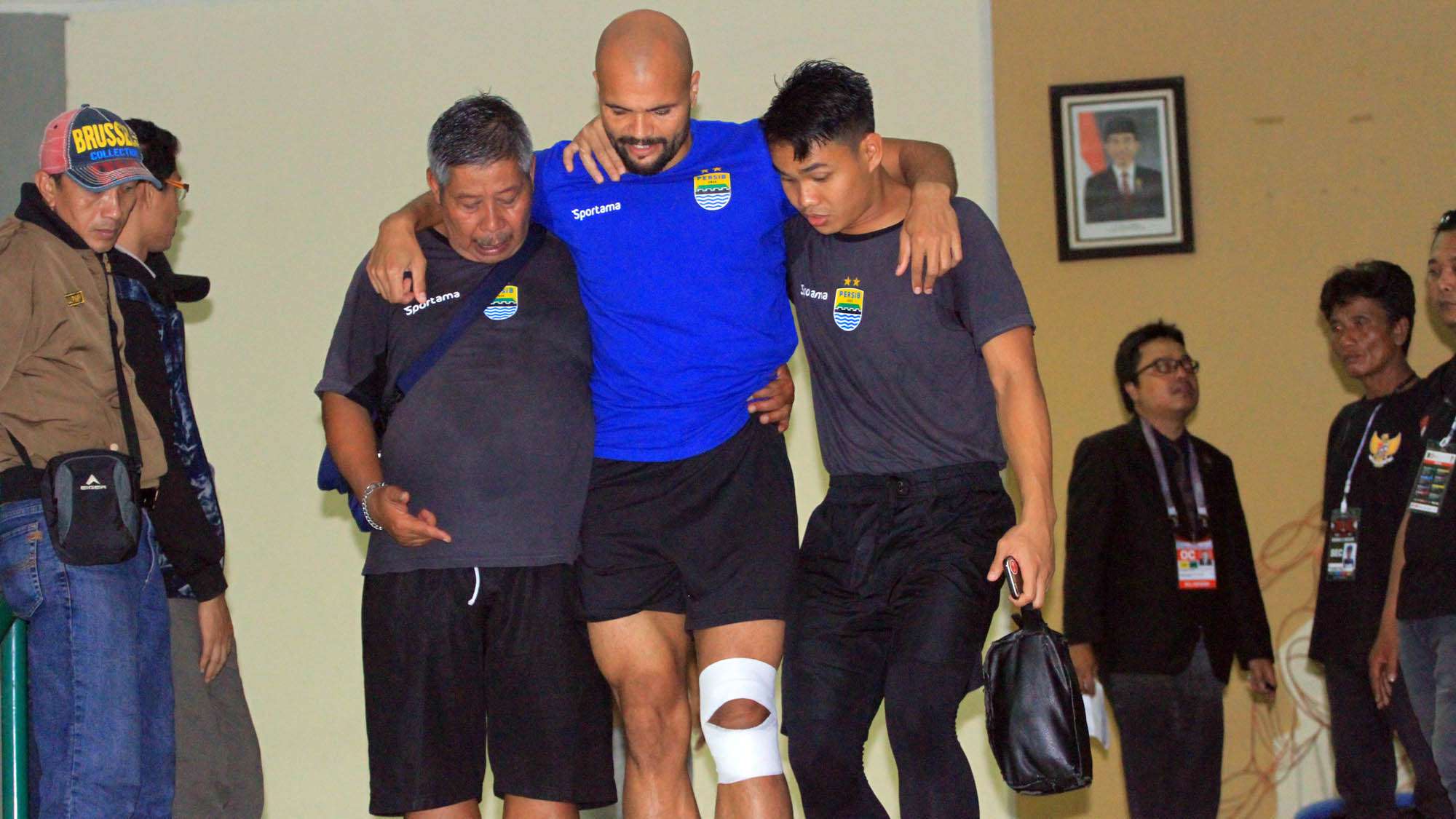 Cedera Sergi Van Dijk - Persib Bandung
