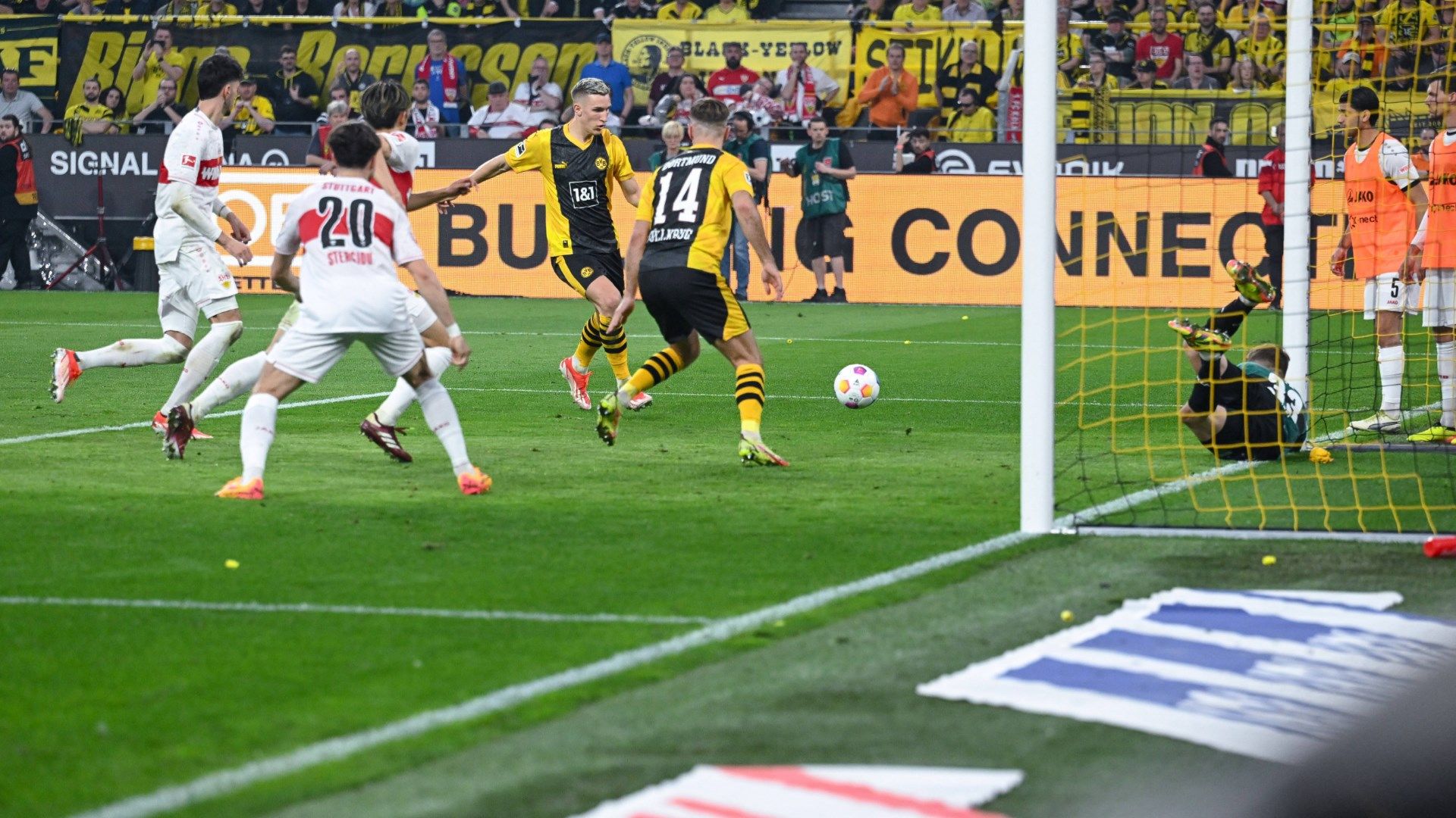 ONLY GERMANY Nico Schlotterbeck Borussia Dortmund Stuttgart 2024