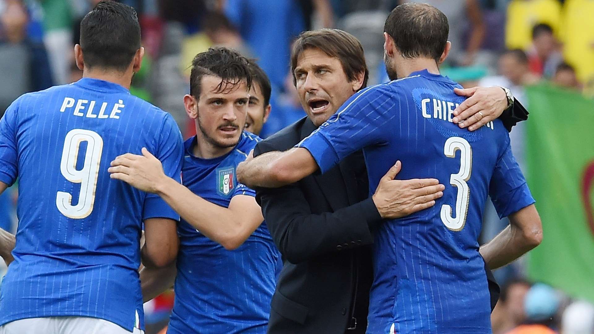 Antonio Conte Italy celebrating vs Sweden