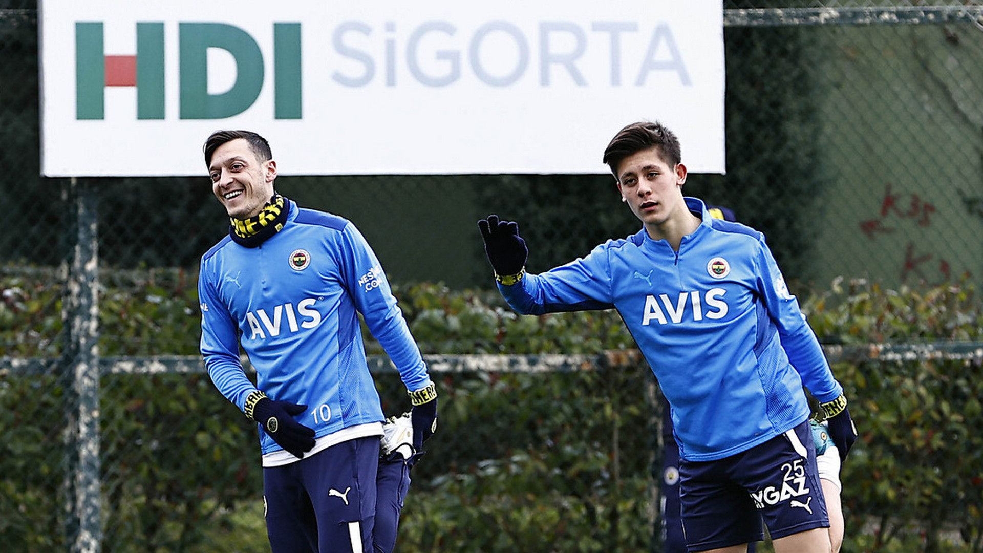 Mesut Ozil Arda Guler Fenerbahce