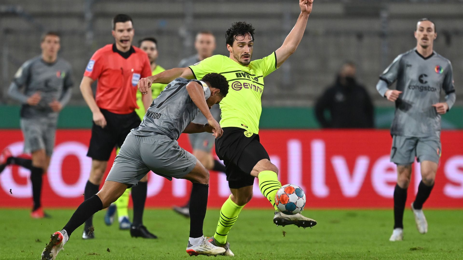 Mats Hummels Borussia Dortmund St. Pauli 0122