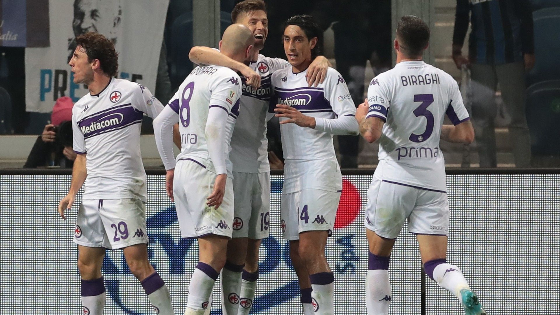 Fiorentina celebrates goal against Atalanta Coppa Italia