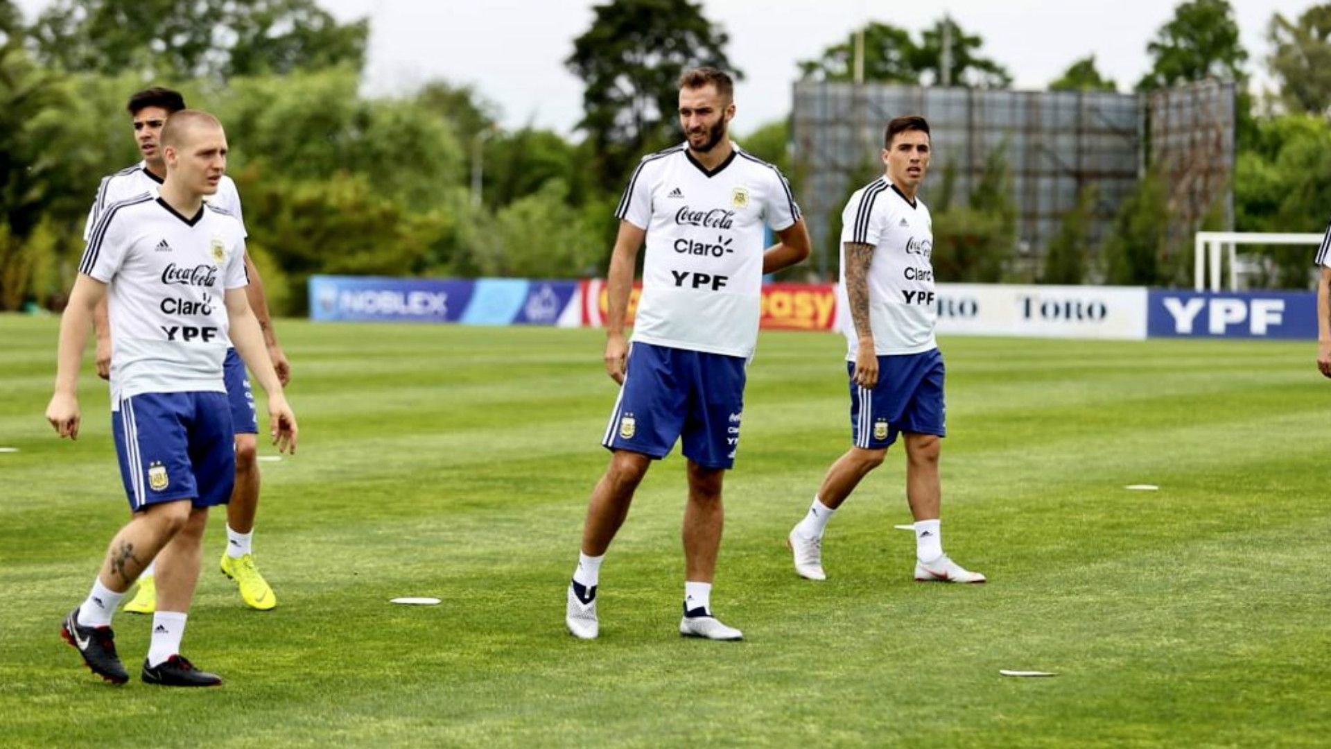 Santiago Ascacibar German Pezzella Renzo Saravia Entrenamiento Argentina 12112018