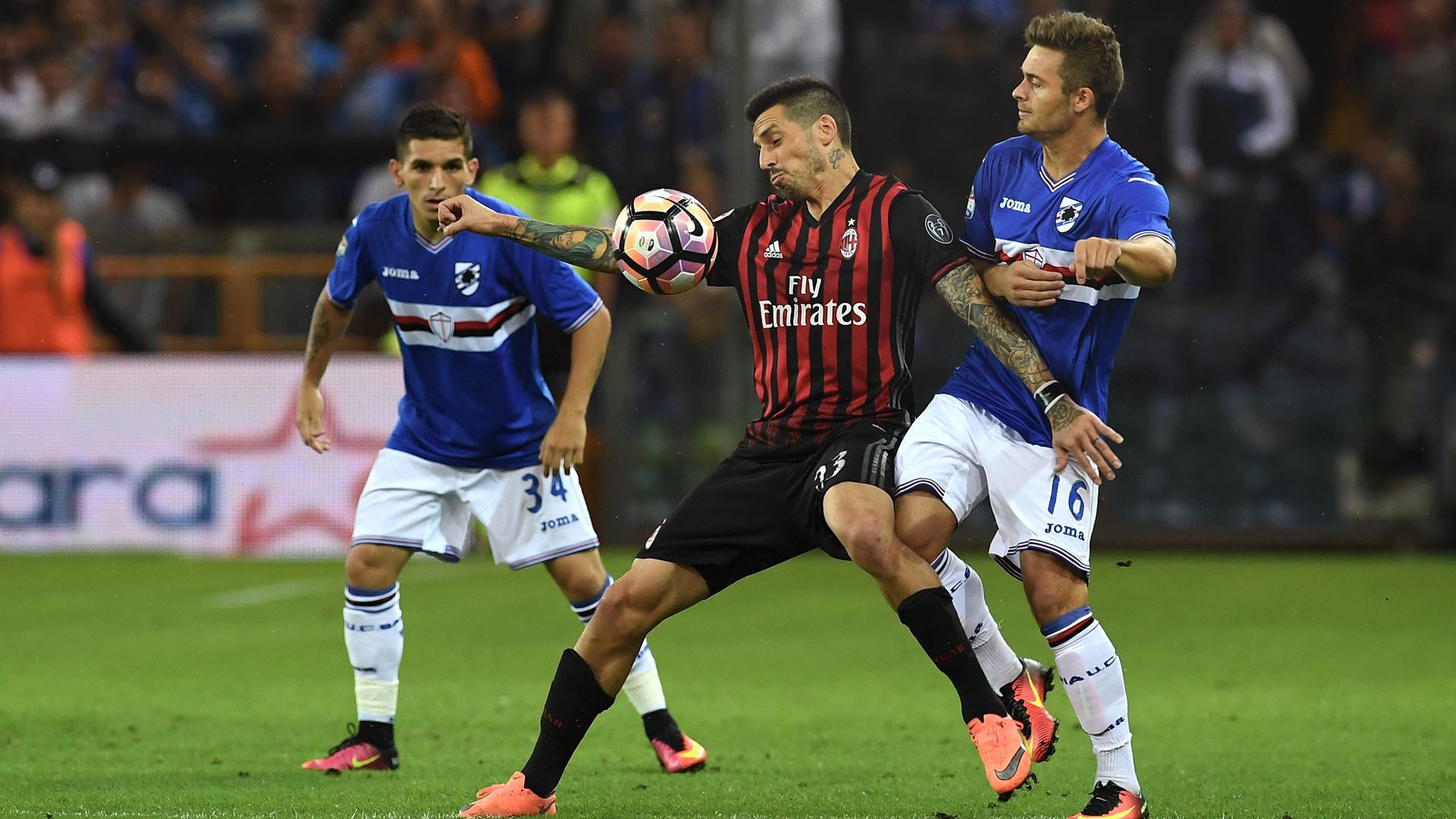 Jose Sosa Karol Linetty (r.) AC Milan Sampdoria Genua Seria A 16092016
