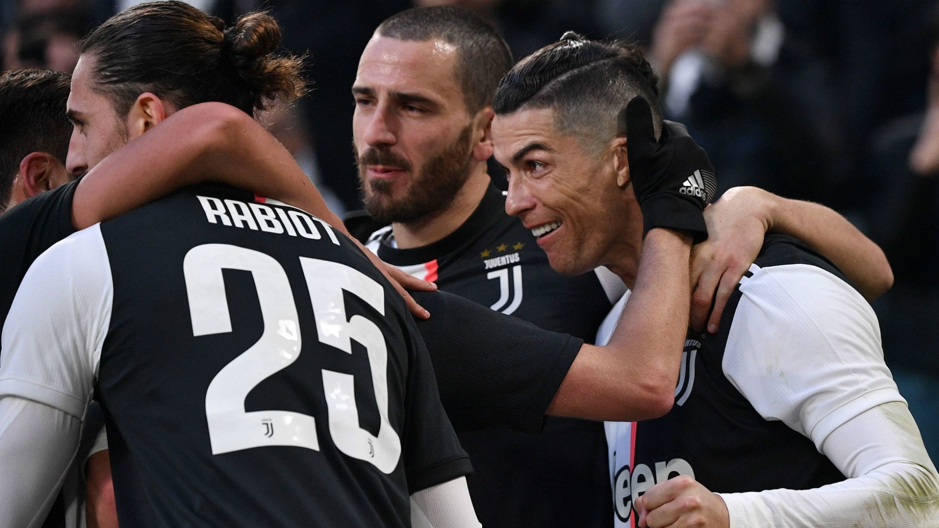 Juventus celebrates goal against Cagliari