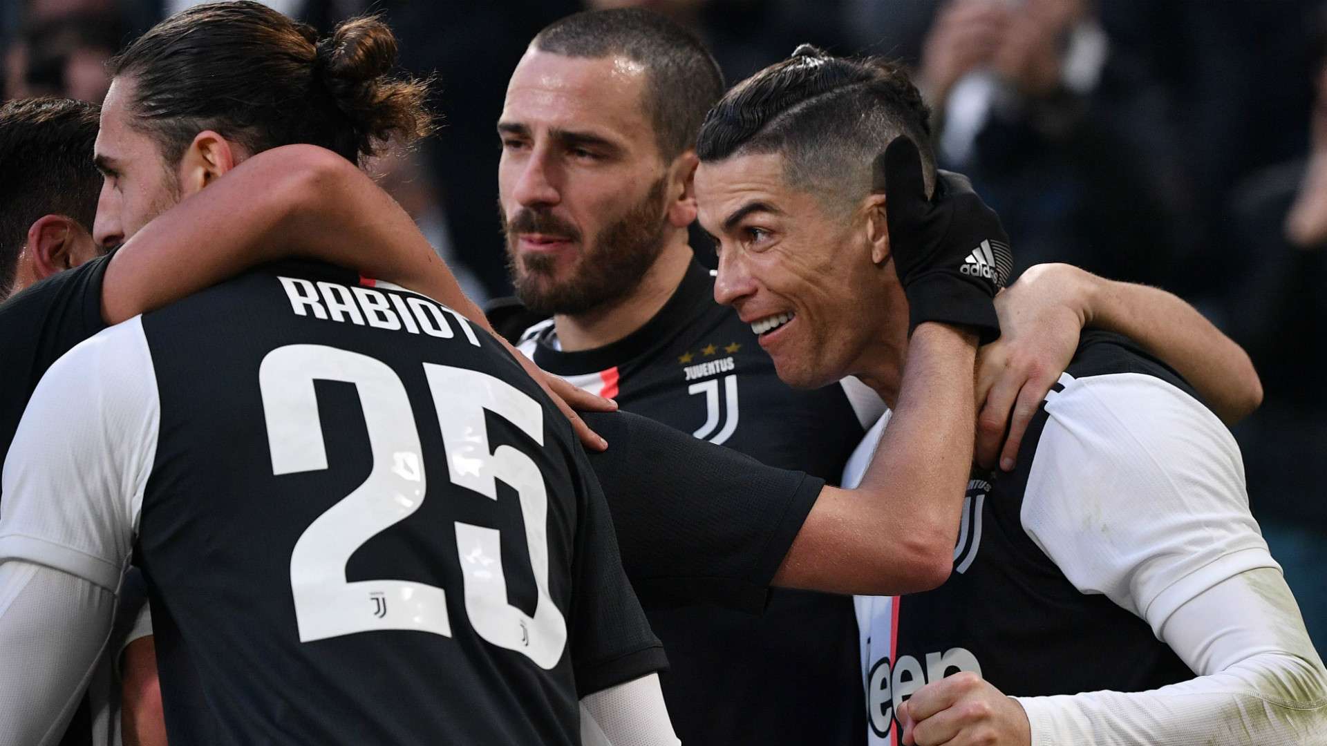 Juventus celebrates goal against Cagliari